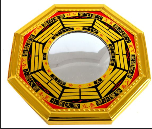 Phào hình bát quái nhà hàng xóm chiếu vào phòng thờ